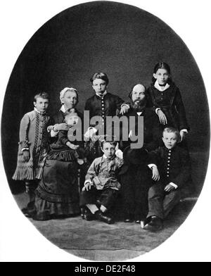 Wladimir Uljanov (Lenin) als Gymnasium Schüler, mit seiner Familie, Simbirsk, Russland, 1879. Artist: Unbekannt Stockfoto