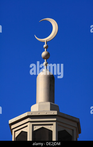 Mondsichel-Symbol oben auf der East London Mosque, Whitechapel Road, East London. Stockfoto