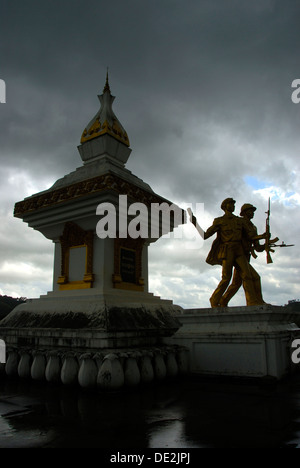 Vietnam-Krieg, Denkmal mit dem Kampf gegen Soldaten, Vietnam-Laos-Denkmal, Phonsavan, Xieng Khouang Provinz, Laos, Südostasien Stockfoto