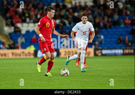 Cardiff, UK. Dienstag, 10. September 2013 abgebildet: Gareth Bale von Wales (L) Re: Wales V Serbien, World Cup Qualifier an der Cardiff City Stadium, Cardiff, Wales Stockfoto