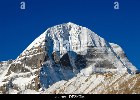 Tibetischen Buddhismus, schneebedeckten Heiliger Berg der Mount Kailash, 6714 m, Nordseite mit Kora, Gang Rinpoche und Gang-Tise Stockfoto