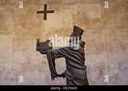 Statue von William II bietet die Monreale Kathedrale der Jungfrau Maria In Monreale in der Provinz von Palermo, Sizilien. Stockfoto