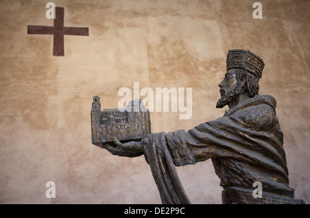 Statue von William II bietet die Monreale Kathedrale der Jungfrau Maria In Monreale in der Provinz von Palermo, Sizilien. Stockfoto