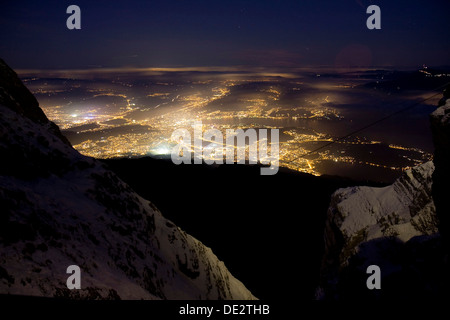 Luzern in der Nacht im Winter, Pilatus, Luzern, Schweiz Stockfoto
