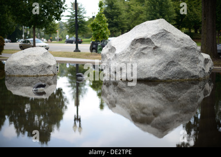 WASHINGTON DC, USA – Reflective Pools am Memorial to Japanese-American Patriotismus im Zweiten Weltkrieg in der Nähe des Kapitols in Washington DC. Das Denkmal wurde von Davis Buckley und Nina Akamu entworfen und erinnert an die Internierungslager Japans während des Zweiten Weltkriegs Stockfoto