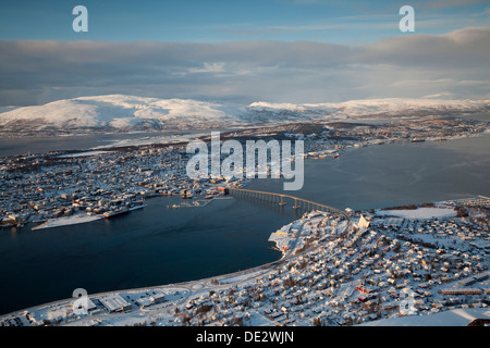 Tromso ab fjellheisen Aerial Tramway im Winter, Tromso, Norwegen gesehen, Europa Stockfoto