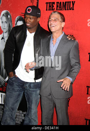 New York, New York, USA. 10. September 2013. CURTIS JACKSON (50 CENT) und TONY DANZA besuchen die Weltpremiere von "The Family" an der AMC Lincoln Square Theater statt. Bildnachweis: Nancy Kaszerman/ZUMAPRESS.com/Alamy Live-Nachrichten Stockfoto