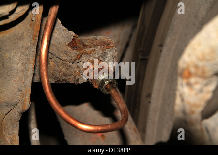 Neue Kupfer Bremsleitung montiert, Auto Stockfotografie - Alamy