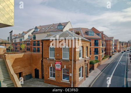 Eine Mischung aus renovierten Altbau und Neubau Gehäuse auf den Hintern in Worcester, England, UK Stockfoto