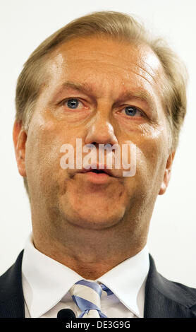 Der CEO der Allianz gegen Cyber-Mobbing, Uwe Leest, spricht auf dem internationalen Cyberbullying-Kongress in Berlin, Deutschland, 11. September 2013. Die Cyber-Mobbing-Konferenz diskutiert wie man Mobbing im Internet und wie sie schikaniert Internetnutzer. Foto: HANNIBAL Stockfoto