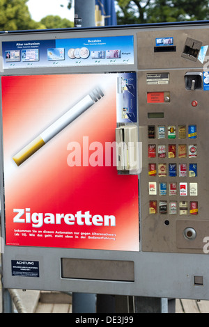 Zigarette-Spielautomat-Spender. Warnemünde Rostock Deutschland Stockfoto