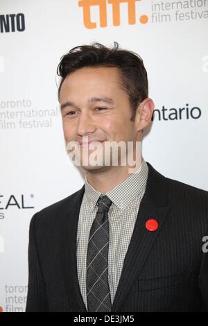 Toronto, Kanada. 10. September 2013. Regisseur Joseph Gordon-Levitt besucht die Premiere von Don Jon während der 38. jährlichen Toronto International Film Festival aka TIFF bei Princess of Wales Theatre in Toronto, Kanada, am 10. September 2013. Foto: Hubert Boesl/Dpa/Alamy Live News Stockfoto