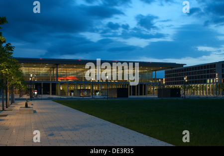 Schönefeld, Deutschland, der Vereinigten BER Berlin Brandenburg Flughafen am Abend Stockfoto