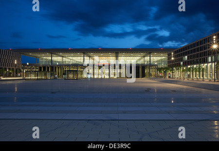 Schönefeld, Deutschland, der Vereinigten BER Berlin Brandenburg Flughafen am Abend Stockfoto