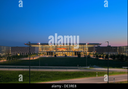 Schönefeld, Deutschland, der Vereinigten BER Berlin Brandenburg Flughafen am Abend Stockfoto