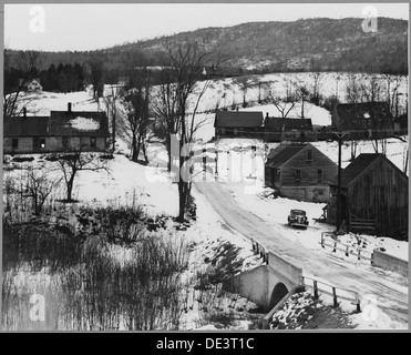 Das Hollow in Landaff, Grafton County, New Hampshire, beherbergt eine Ansammlung kleiner Häuser. Die Gegend ist ländlich und zeichnet sich durch ihre malerische und ruhige Umgebung aus. Stockfoto