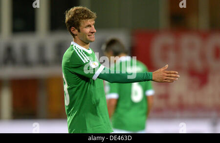 Tórshavn, Färöer. 10. September 2013. Deutschlands Thomas Müller während der FIFA WM 2014 Qualifikation Gruppe C Fußball-match zwischen Färöer und Deutschland im Torsvollur Stadion in Tórshavn, Färöer, 10. September 2013. Foto: Thomas Eisenhuth/Dpa/Alamy Live News Stockfoto