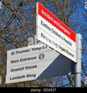 Wegweiser NHS St Thomas Hospital & Associated Facilities einschließlich Unfall und Notfall in der Nähe Evelina Children's Hospital Lambeth London England UK Stockfoto