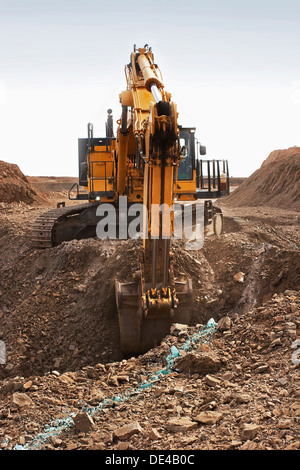 Gold-Bergbau im Tagebau Oberfläche Grube mit Bagger Graben aus Erz, Mauretanien, NW-Afrika Stockfoto