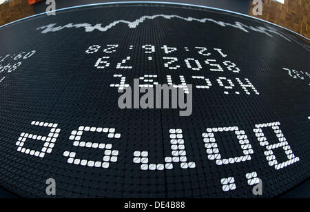 Frankfurt Main, Deutschland. 11. September 2013. Informationen über den deutschen Aktienindex DAX auf dem Display an der Frankfurter Wertpapierbörse in Frankfurt Main, Deutschland, 11. September 2013 ist. Foto: BORIS ROESSLER/Dpa/Alamy Live News Stockfoto