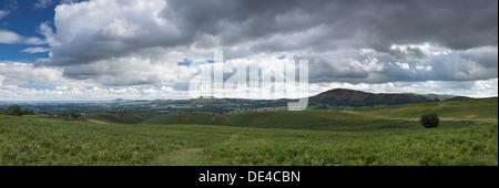 Panoramablick auf die Shropshire Hügel von den Hängen des Long Mynd Stockfoto