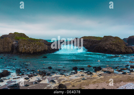 Ballintoy Harbour ein wenig in einem Sturm County Antrim-Nordirland Stockfoto