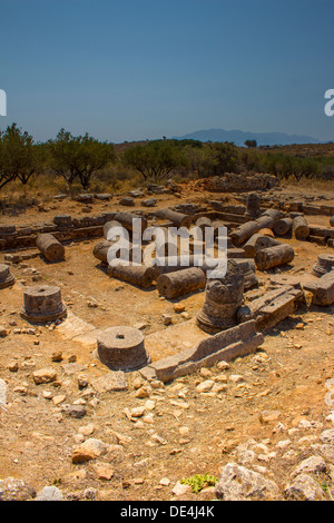 Eine zerstörten römischen Peristyl-Villa ursprüngliche Säulen in der zerstörten Stadt Aptera in nördlichen Kreta zeigen. Stockfoto
