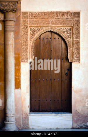 Tür im Hof des Myrten in Alhambra Stockfoto