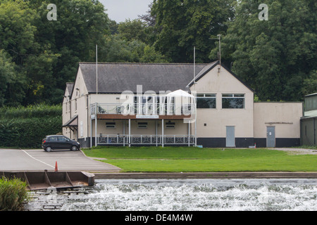 Llandaff Rowing Club betrachtet aus über den Fluss Taff. Stockfoto