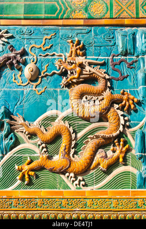 Drachen. Neun Drachen Bildschirm Detail. Beihai-Park. Beijing. China Stockfoto