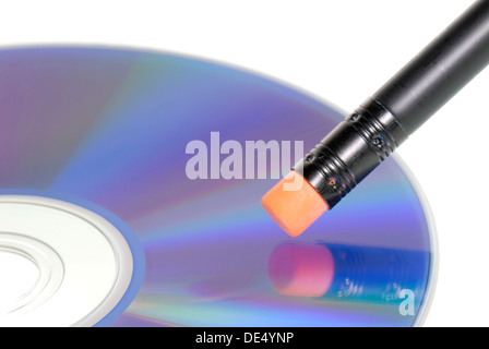 Radiergummi auf Daten-CD, symbolisches Bild für das Löschen von Daten Stockfoto