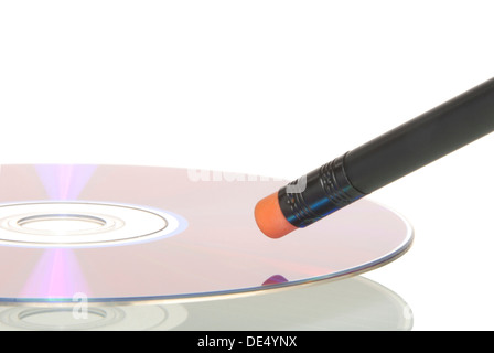 Radiergummi auf Daten-CD, symbolisches Bild für das Löschen von Daten Stockfoto
