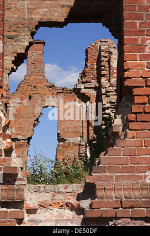 Verletzung in einer Mauer eines alten Gebäudes Stockfoto