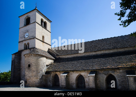 Die Pfarrkirche in Chateau-Chalon, Juraregion Frankreichs. Stockfoto