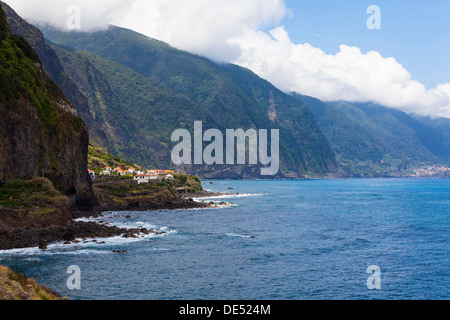 Blick von der Klippe Küste von Madeira in der Nähe von São Vicente, Boa Ventura, São Vicente, Ilha da Madeira, Portugal Stockfoto