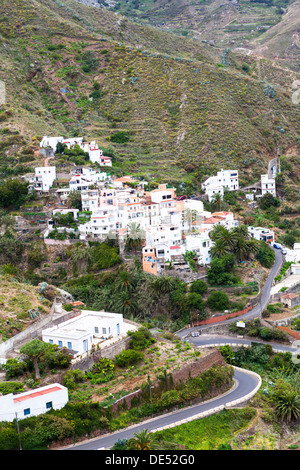 Anaga-Gebirge mit der Ortschaft Taganana hinten, Azano, Taganana, Teneriffa, Kanarische Inseln, Spanien Stockfoto