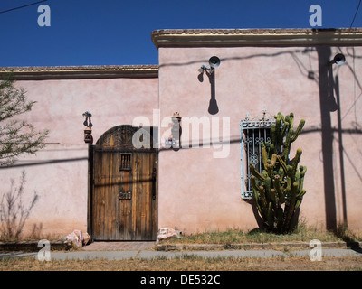 Adobe zu Hause im El Barrio Historic District in Tucson, Arizona, USA Stockfoto