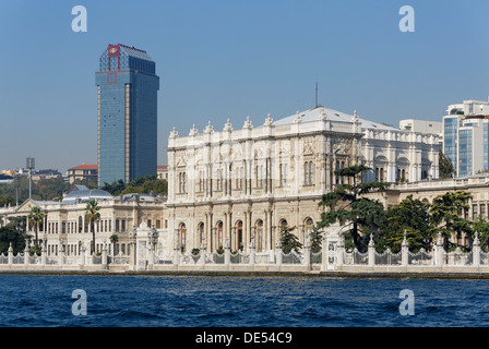 Dolmabahçe-Palast, Dolmabahçe Sarayi, gesehen vom Bosporus, Beşiktaş Istanbul, Istanbul, europäische Seite, Provinz Istanbul, Türkei Stockfoto