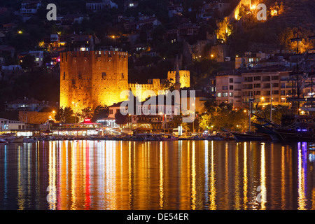 Kizil Kule, roten Turm, mit dem Hafen, Alanya, türkische Riviera, Mittelmeer-Region, Provinz Antalya, Türkei Stockfoto