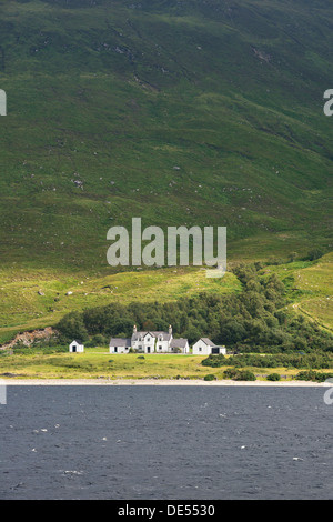 Blick über Loch mehr in den nördlichen Highlands mit Aultanrynie Hotel, Sutherland, Schottland, Vereinigtes Königreich, Europa Stockfoto
