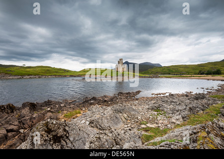 Ruinen von Ardvreck Burg auf einer Halbinsel in den See Loch Assynt, Sutherland, Traditionsmusik Hochland, Schottland, Vereinigtes Königreich Stockfoto