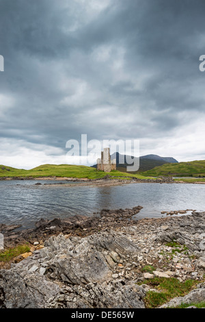 Ruinen von Ardvreck Burg auf einer Halbinsel in den See Loch Assynt, Sutherland, Traditionsmusik Hochland, Schottland, Vereinigtes Königreich Stockfoto