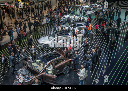 Messestand von Mercedes-Benz auf der Frankfurter Internationalen Automobilausstellung (IAA) 2013 in Frankfurt am Main, Deutschland Stockfoto