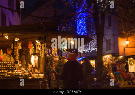 Österreich, Wien 7, Spittelberg, der Traditionelle Spittelberger Weihnachtsmarkt Bietet Kunsthandwerk Zum Schauen Und Kaufen. Stockfoto
