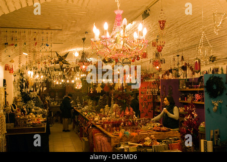 Österreich, Wien 7, Spittelberg, der Traditionelle Spittelberger Weihnachtsmarkt Bietet Kunsthandwerk Zum Schauen Und Kaufen. Stockfoto