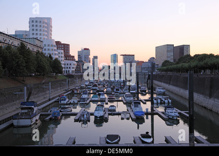 Marina in den Medienhafen in Düsseldorf (Medienhafen) Stockfoto