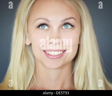 Porträt von niedlichen überrascht Frau Stockfoto