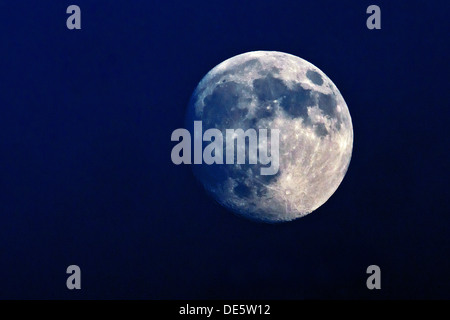 In Berlin, Deutschland, den Mond von der Erde aus gesehen Stockfoto