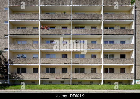 Berlin, Deutschland, Unsanierter Block als Wohnungen genutzt Stockfoto