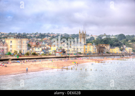 Ansicht von Teignmouth Stadt Strand und Strandpromenade Devon England, traditionelle englische Touristen Stadt Szene am Meer in HDR Stockfoto